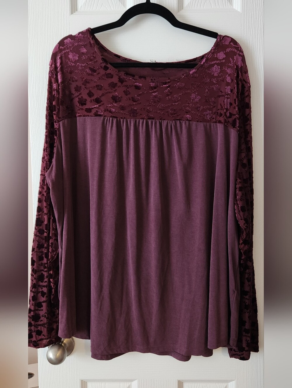 Cato 22/24W Plum Long-Sleeve Velvet Burnout Yoke Top